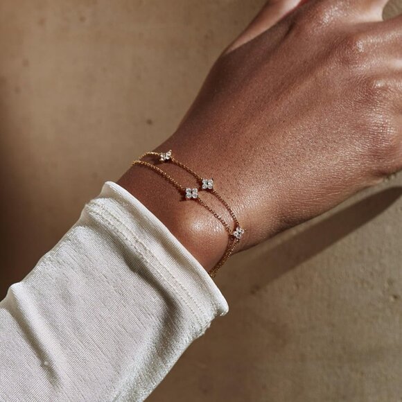 Elegant Clover-Inspired Hand Chain - Hypoallergenic & Cubic Zirconia Accents - Picture 9 of 9